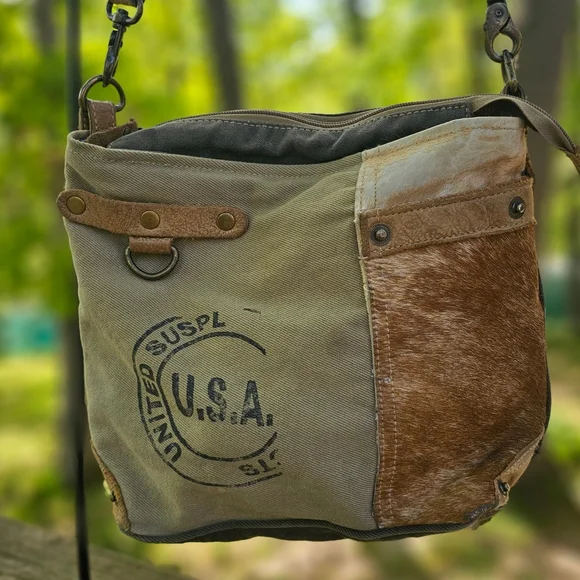 Lot of Five (5) Aztec/Southwestern Themed Handbag Items - Picture 4 of 7